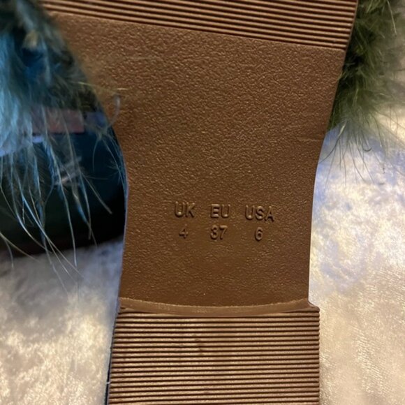 Slippers/ house shoes - Picture 3 of 4